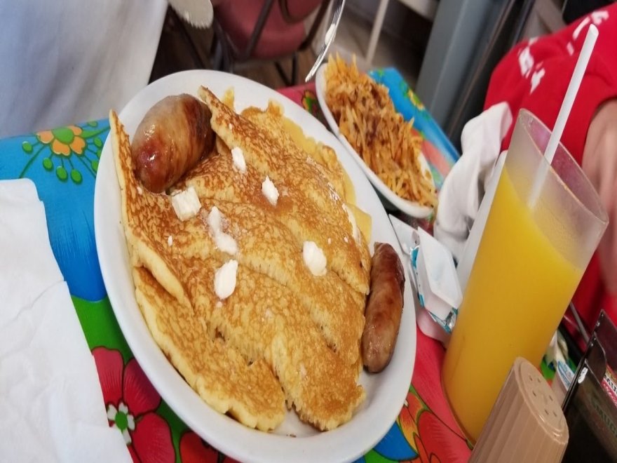 Satellite Breakfast Restaurant and Pool Bar