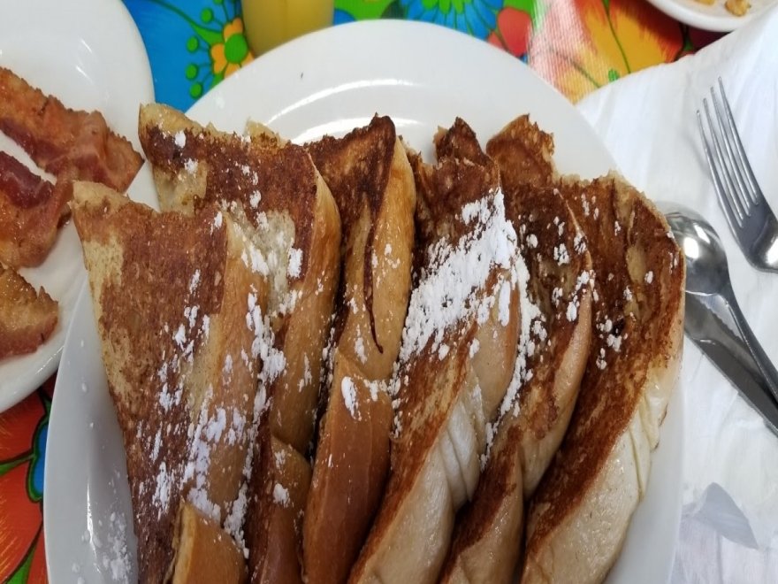 Satellite Breakfast Restaurant and Pool Bar