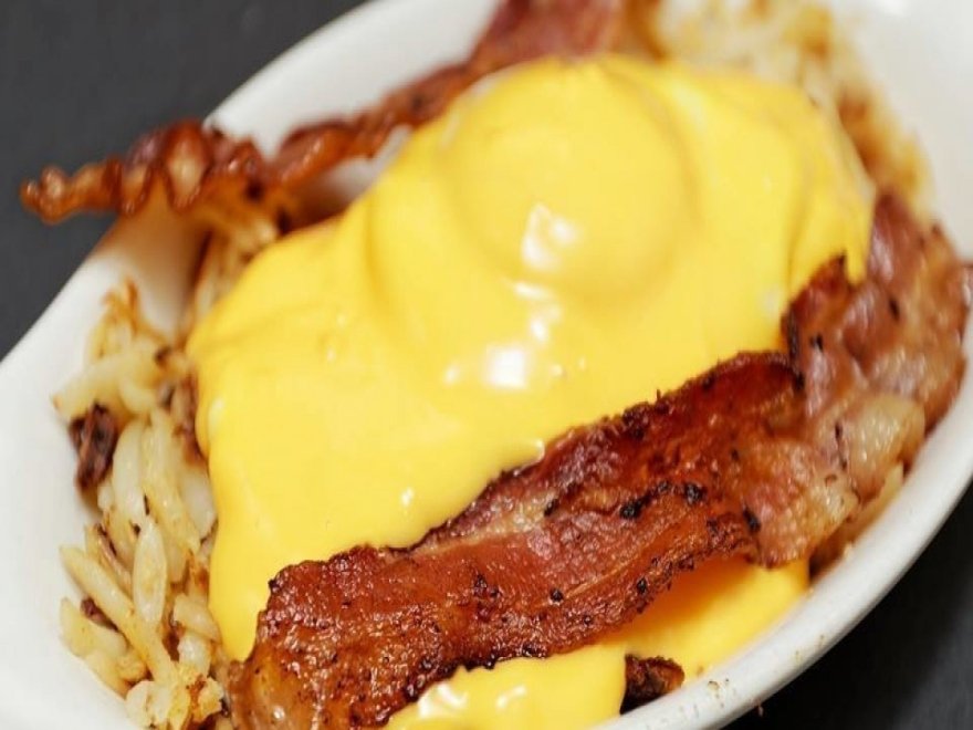 Satellite Breakfast Restaurant and Pool Bar