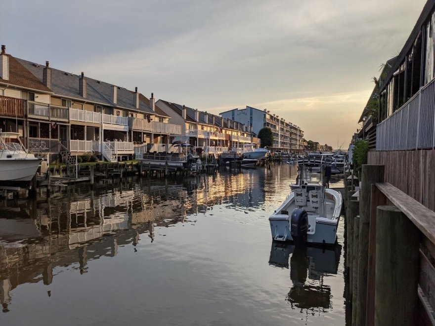 Tailchasers Restaurant & Dock Bar