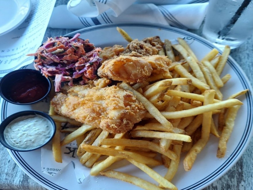 Tailchasers Restaurant & Dock Bar