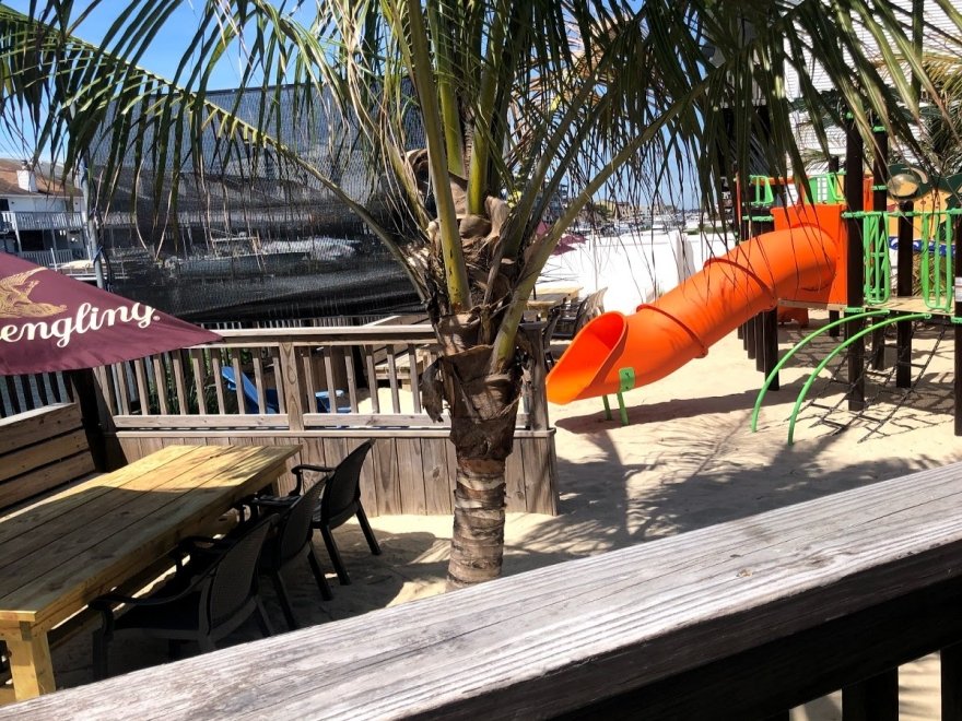 Tailchasers Restaurant & Dock Bar