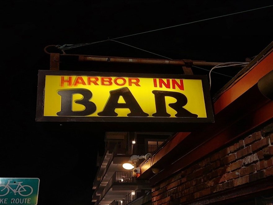 Harbor Inn